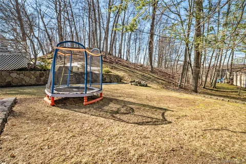 $948,000 | 15 Cross Road, Cortlandt Manor, NY 10567