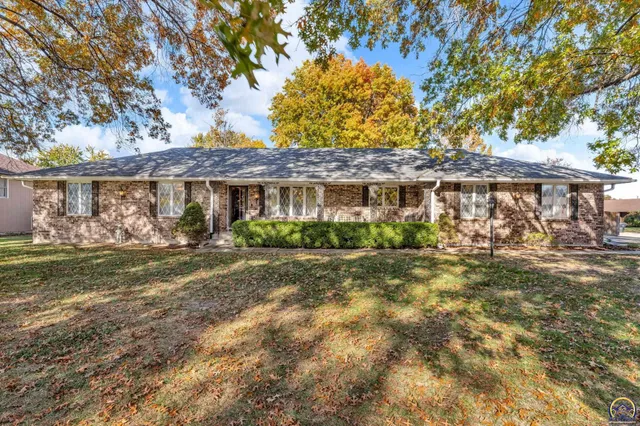 $385,000 | 2731 Southeast Peck Road, Topeka, KS 66605