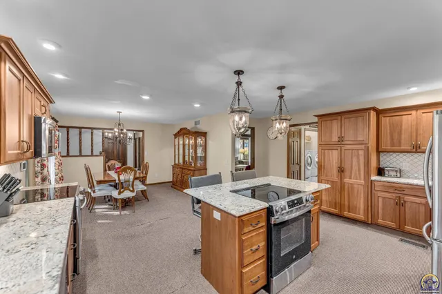 $385,000 | 2731 Southeast Peck Road, Topeka, KS 66605