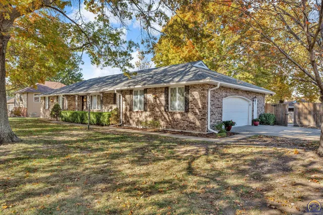 $385,000 | 2731 Southeast Peck Road, Topeka, KS 66605