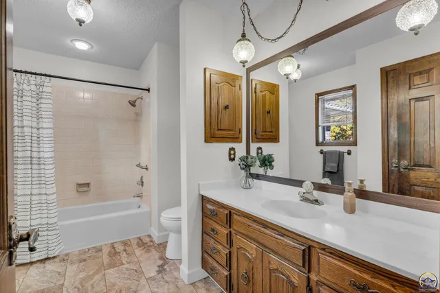 $385,000 | 2731 Southeast Peck Road, Topeka, KS 66605