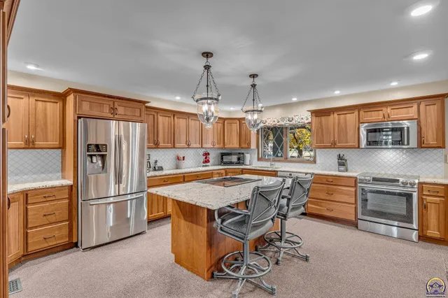 $385,000 | 2731 Southeast Peck Road, Topeka, KS 66605