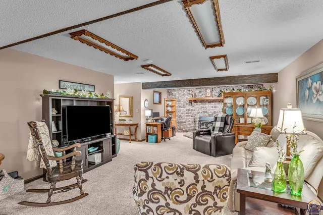 $385,000 | 2731 Southeast Peck Road, Topeka, KS 66605