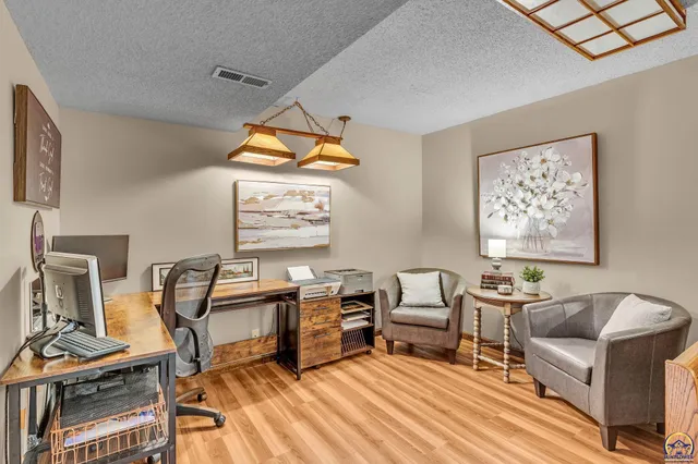 $385,000 | 2731 Southeast Peck Road, Topeka, KS 66605