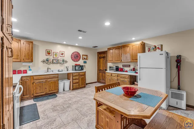 $385,000 | 2731 Southeast Peck Road, Topeka, KS 66605