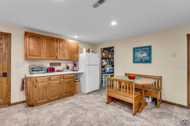 $385,000 | 2731 Southeast Peck Road, Topeka, KS 66605