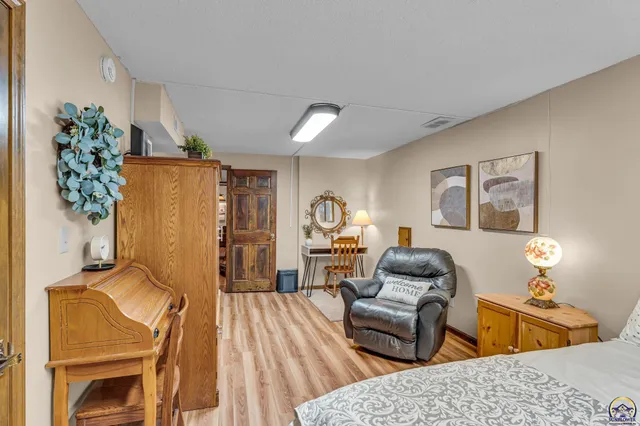 $385,000 | 2731 Southeast Peck Road, Topeka, KS 66605