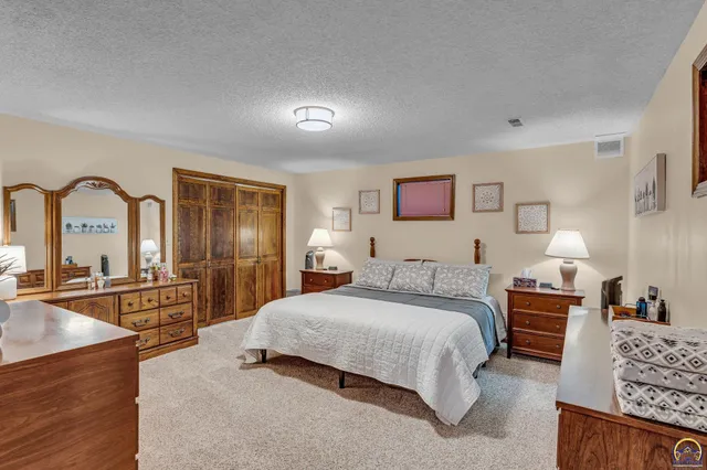 $385,000 | 2731 Southeast Peck Road, Topeka, KS 66605