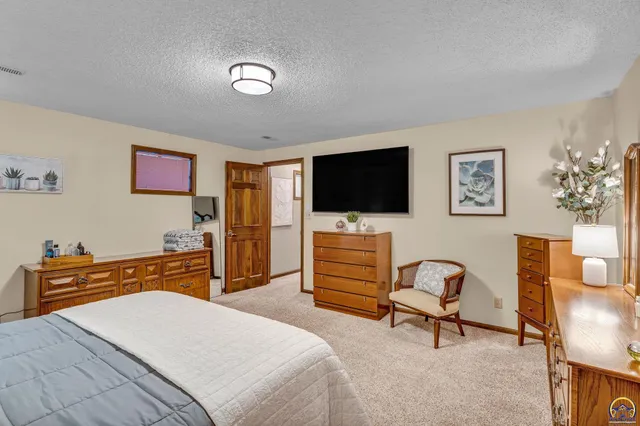 $385,000 | 2731 Southeast Peck Road, Topeka, KS 66605