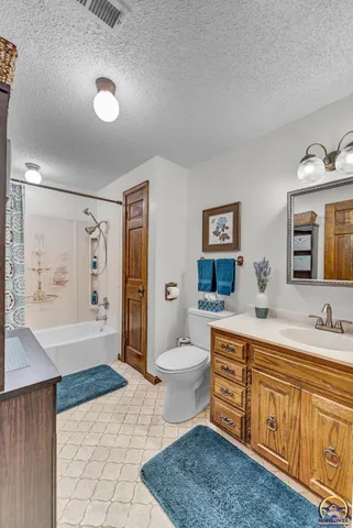 $385,000 | 2731 Southeast Peck Road, Topeka, KS 66605