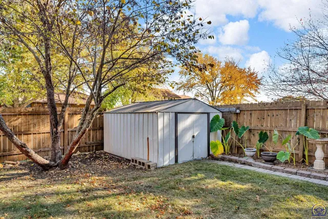 $385,000 | 2731 Southeast Peck Road, Topeka, KS 66605