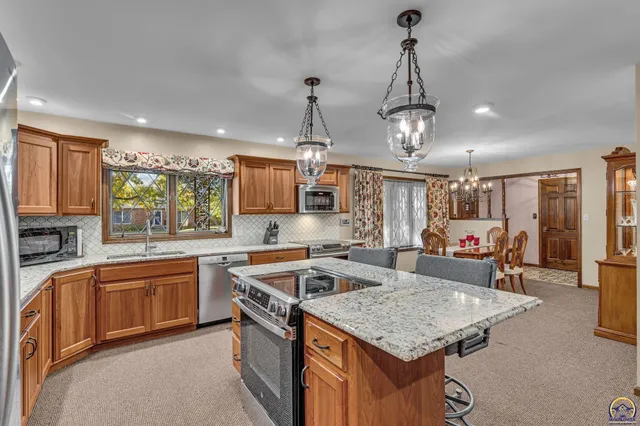 $385,000 | 2731 Southeast Peck Road, Topeka, KS 66605