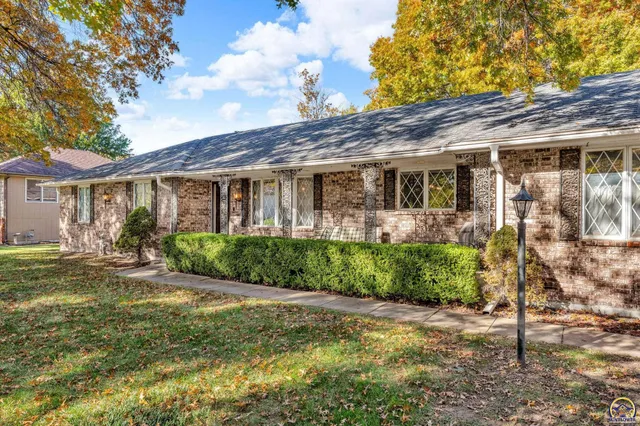 $385,000 | 2731 Southeast Peck Road, Topeka, KS 66605
