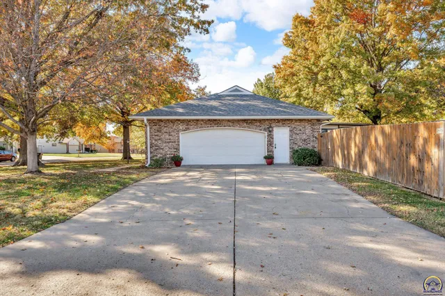 $385,000 | 2731 Southeast Peck Road, Topeka, KS 66605