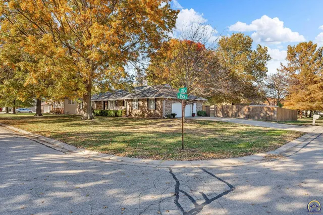 $385,000 | 2731 Southeast Peck Road, Topeka, KS 66605