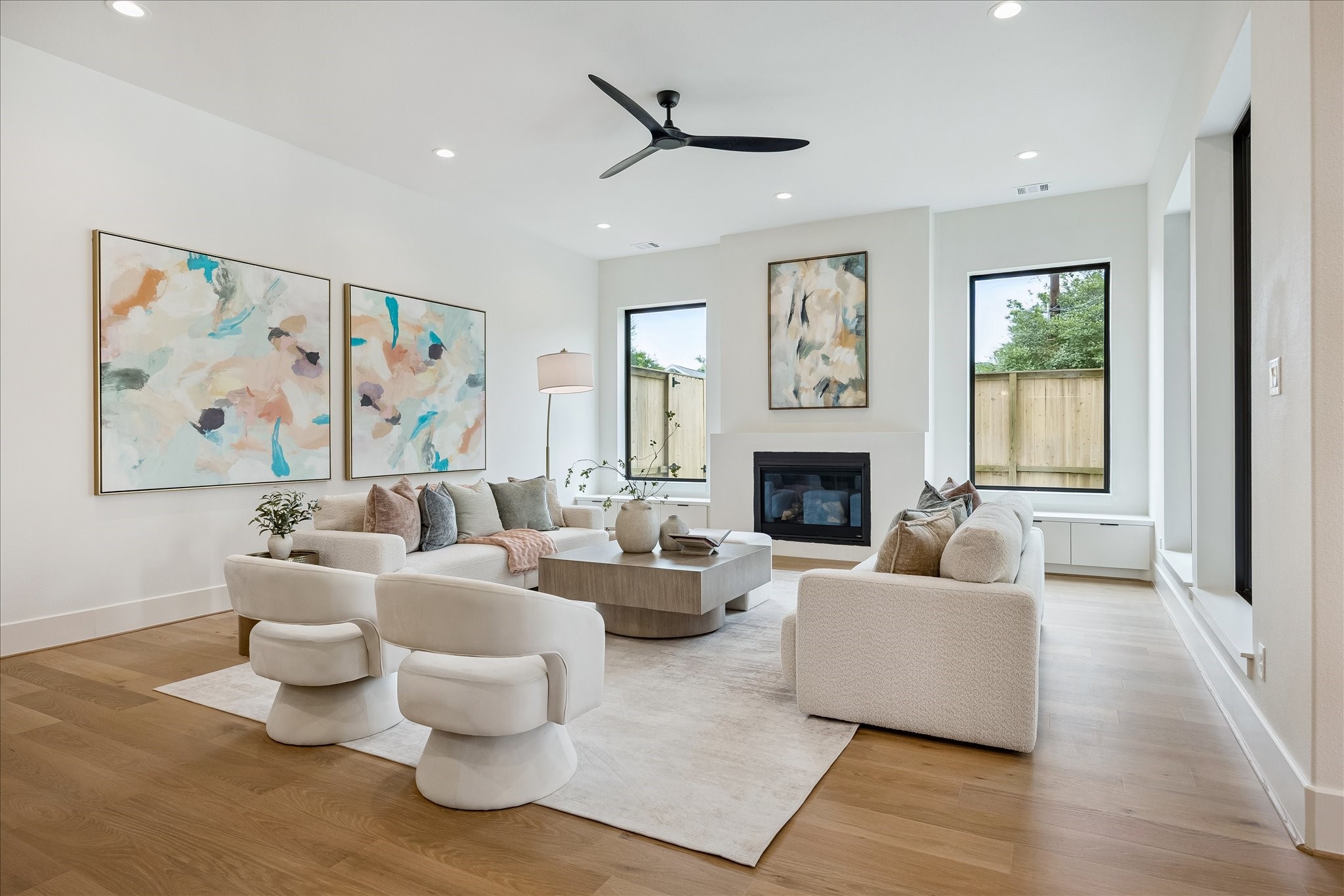122 East 4th Street Houston, TX 77007 - Photo 7 of 38 Living room - another view.