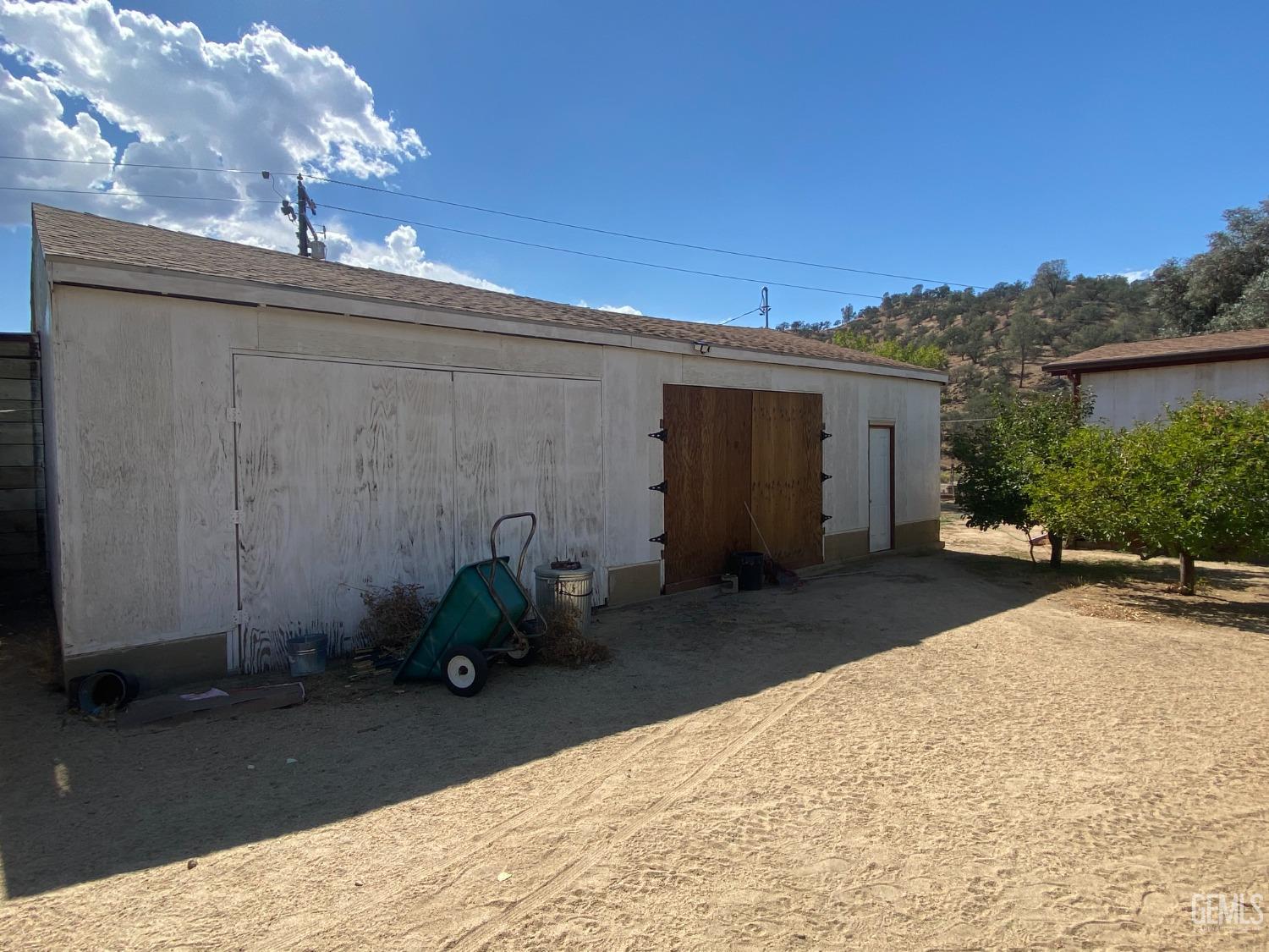 Undisclosed Address Caliente, CA 93518 - Photo 6 of 19 a backyard of a house