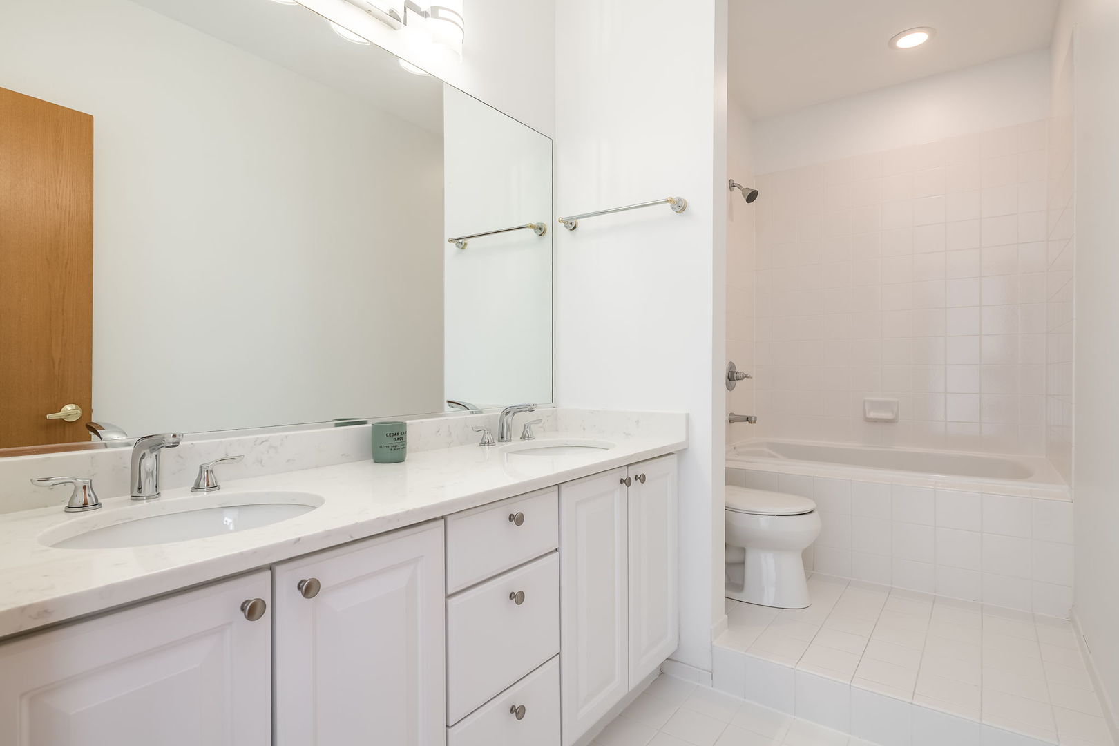 910 South Michigan Avenue, Unit 1908 Chicago, IL 60605 - Photo 15 of 29 a bathroom with a toilet a sink a tub and mirror