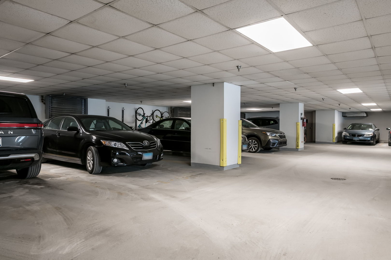 910 South Michigan Avenue, Unit 1908 Chicago, IL 60605 - Photo 21 of 29 a view of a car in garage