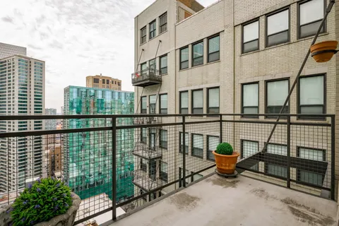 $525,000 | 910 South Michigan Avenue, Unit 1908, Chicago, IL 60605