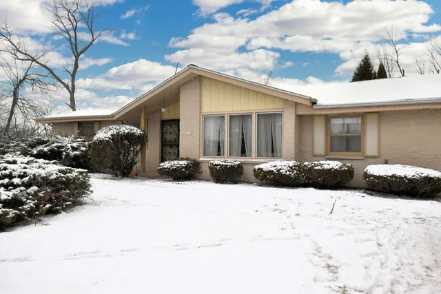 $359,900 | 1108 West Zedler Lane, Mequon, WI 53092