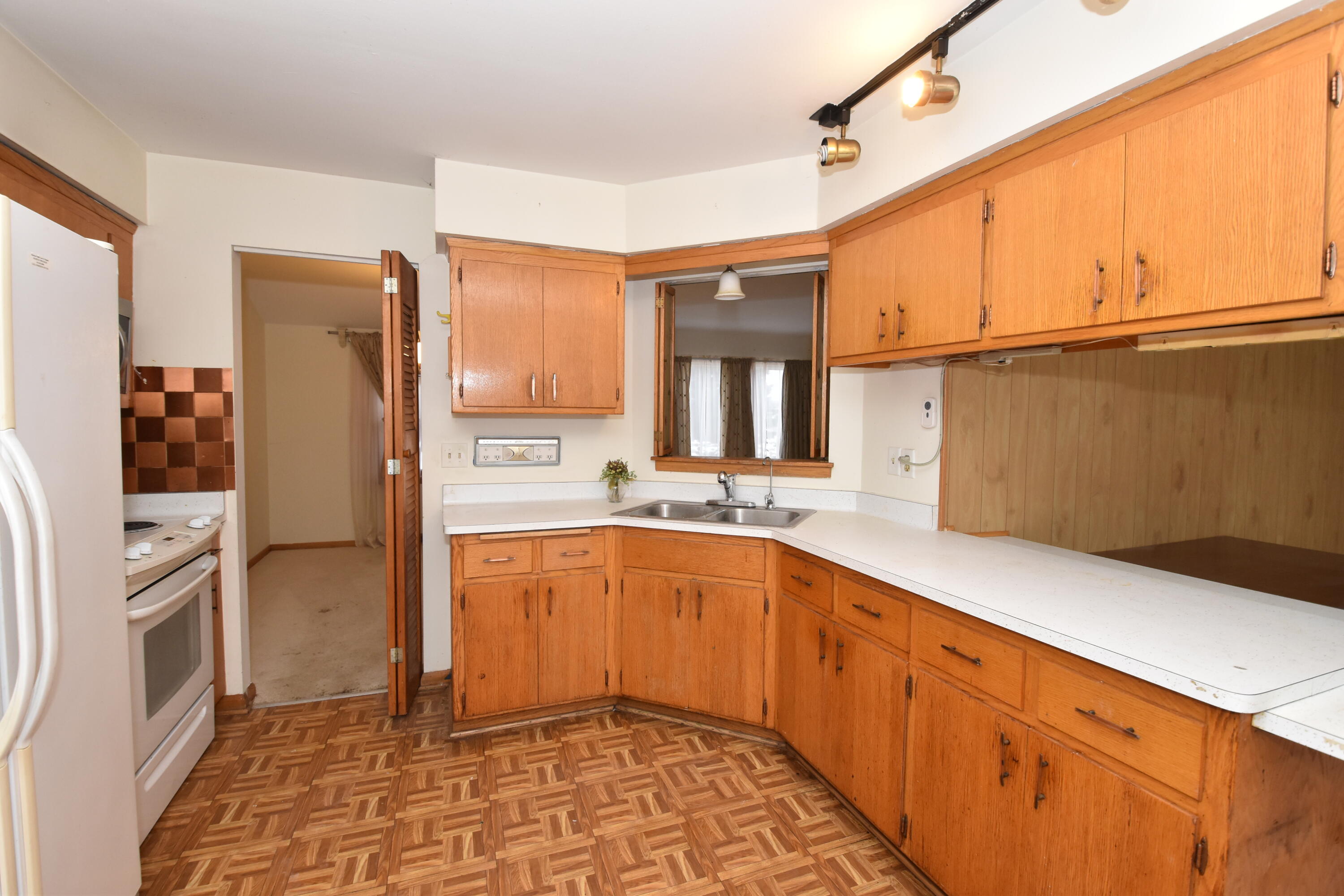 1108 West Zedler Lane Mequon, WI 53092 - Photo 13 of 34 Kitchen