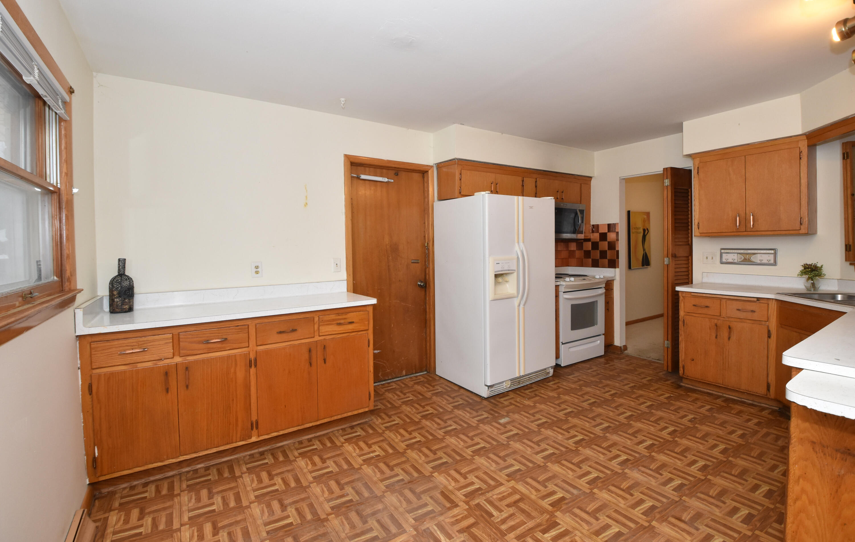 1108 West Zedler Lane Mequon, WI 53092 - Photo 14 of 34 A new light fixture was put in