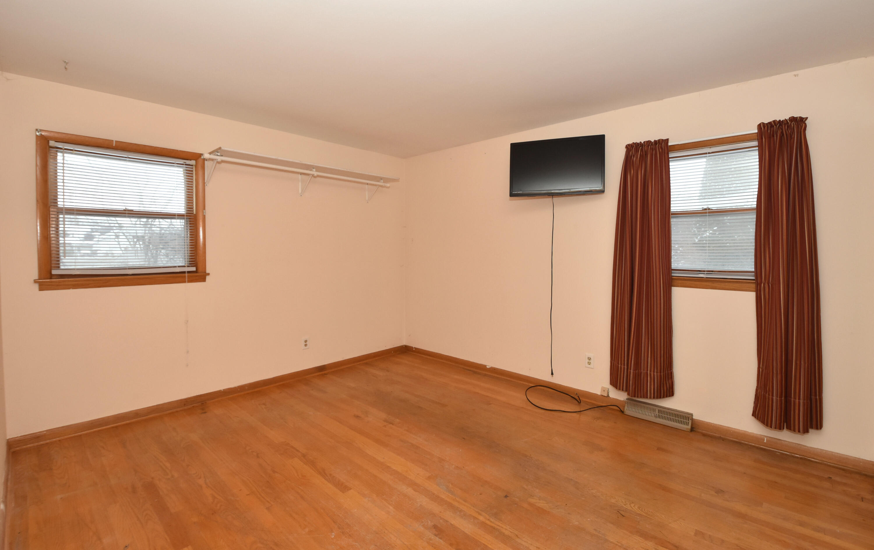 1108 West Zedler Lane Mequon, WI 53092 - Photo 25 of 34 Bedroom