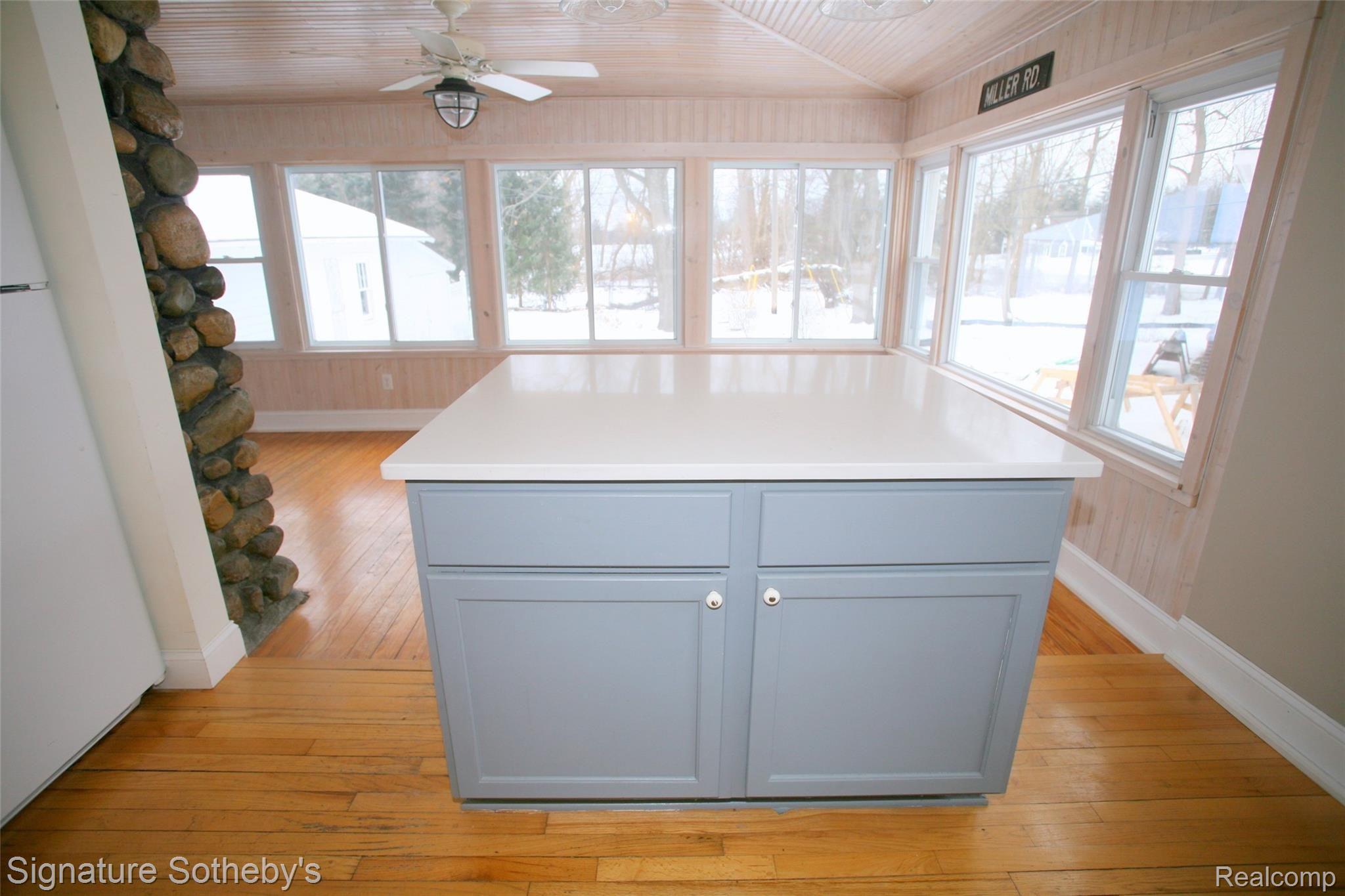 33 Miller Road Clarkston, MI 48346 - Photo 11 of 27 Center Island with Seating