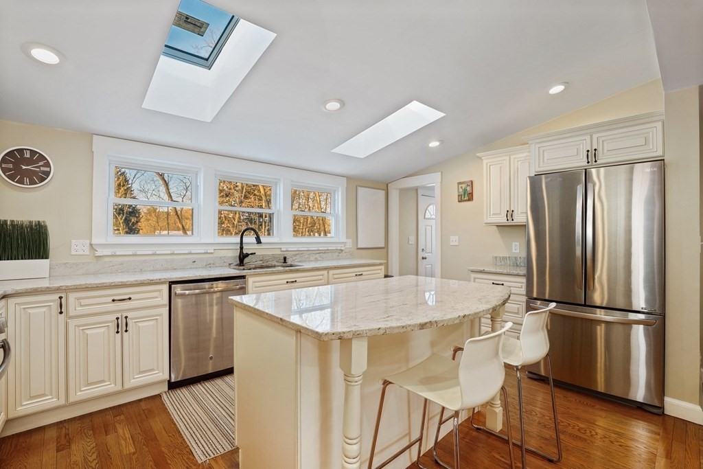 283 Concord Road Bedford, MA 01730 - Photo 5 of 36