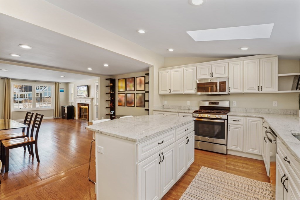 283 Concord Road Bedford, MA 01730 - Photo 6 of 36