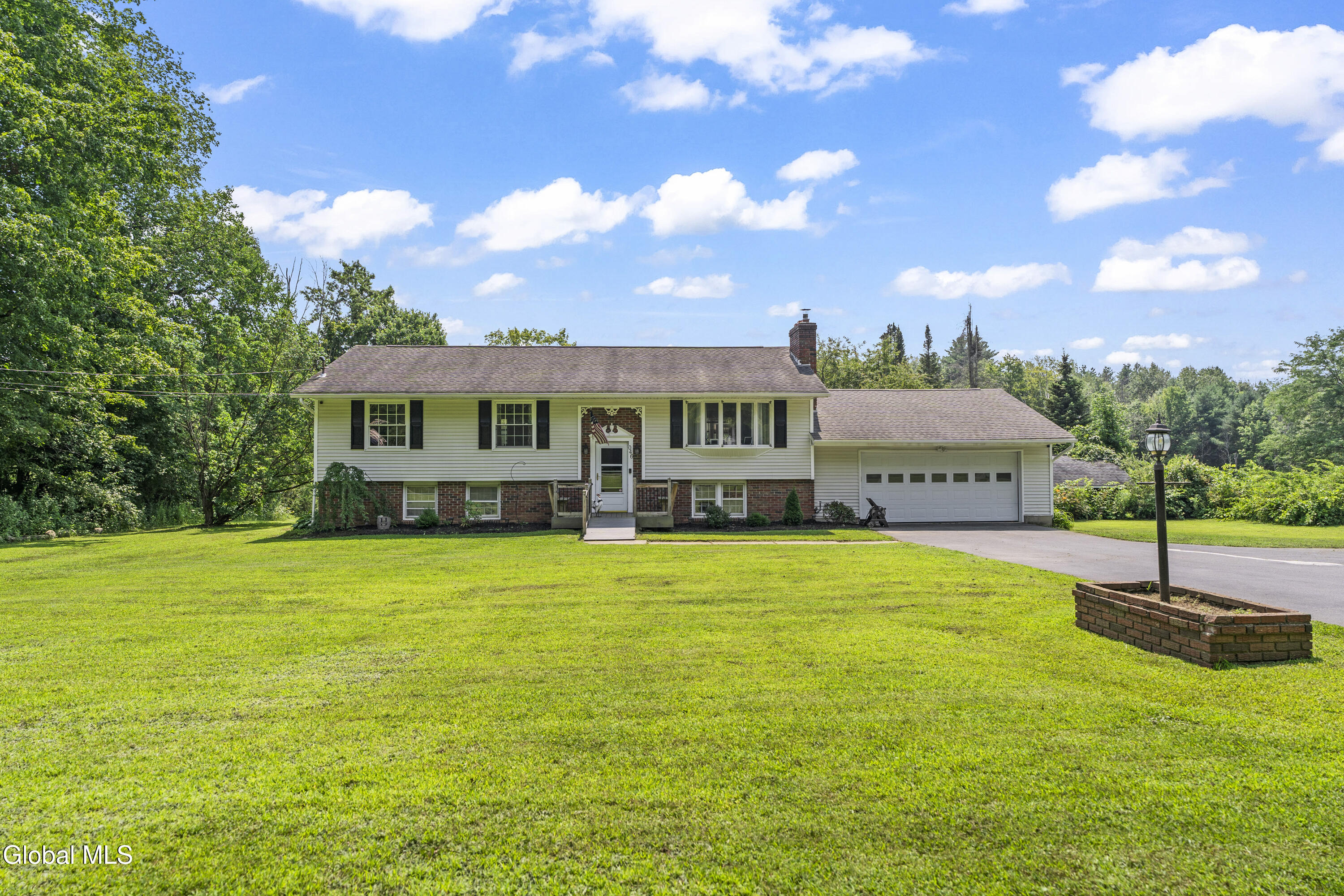 1046 Kania Road Amsterdam, NY 12010 - Photo 2 of 58 DSC03929