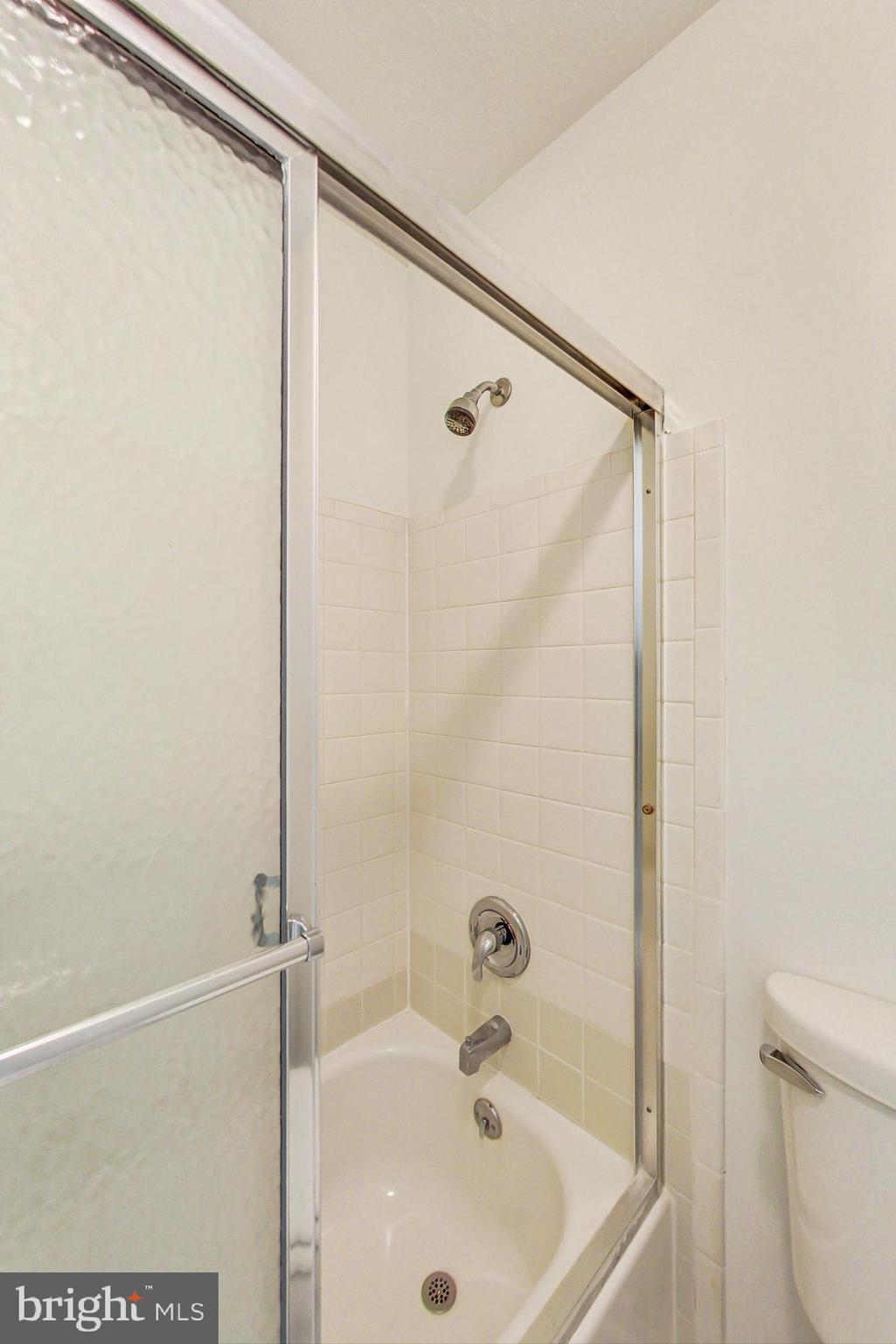 11718 Whittier Road Bowie, MD 20721 - Photo 40 of 70 2nd Lvl Main Bath - Tub