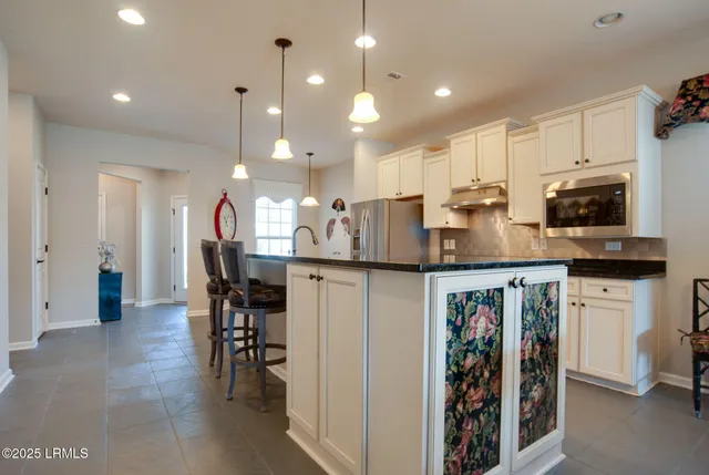 $425,000 | 399 Heathwood Drive, Okatie, SC 29909