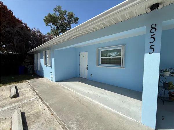 $2,000 | 855 6th Avenue, Vero Beach, FL 32960