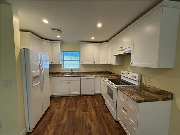 $2,000 | 855 6th Avenue, Vero Beach, FL 32960