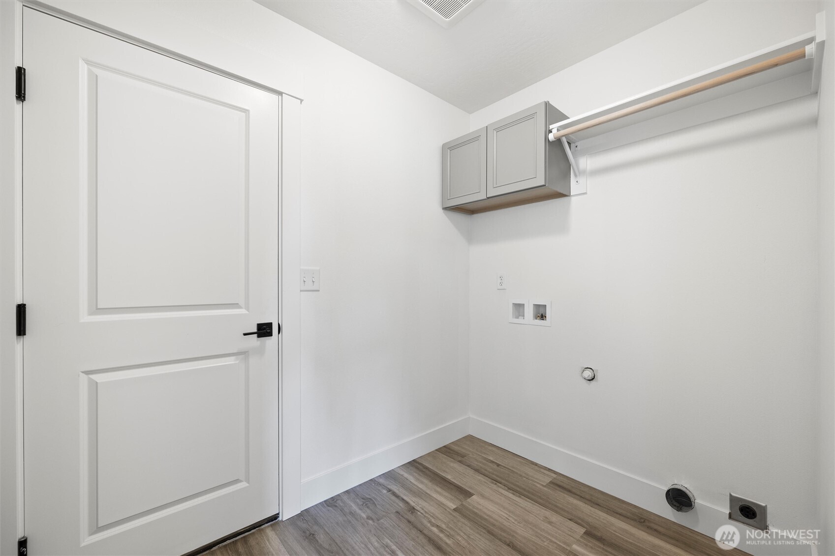 653 East Franklin Street Connell, WA 99326 - Photo 12 of 26 a view of a room with wooden floor