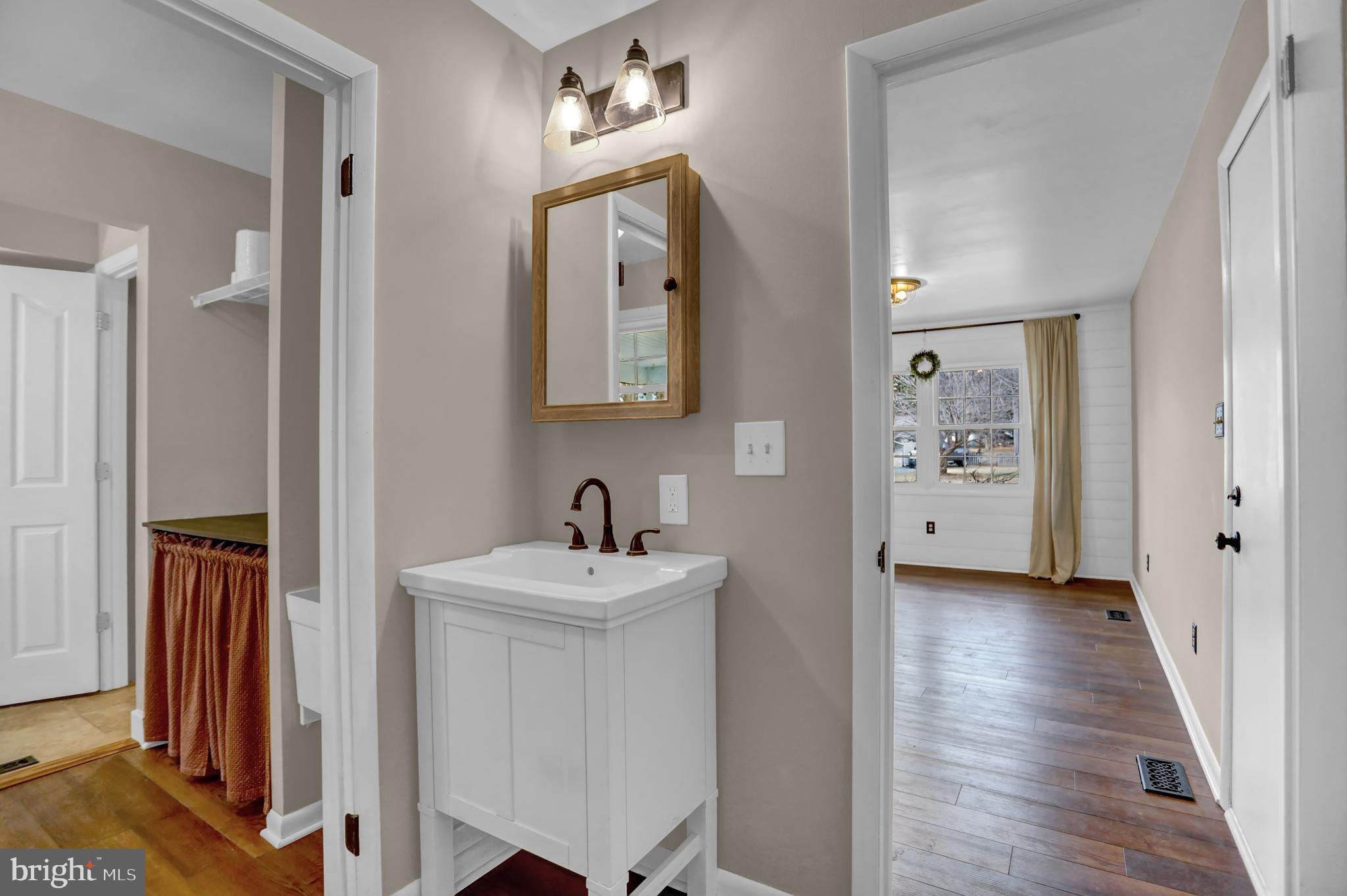 3305 Dublin Manor Road Street, MD 21154 - Photo 19 of 43 Main level full bath