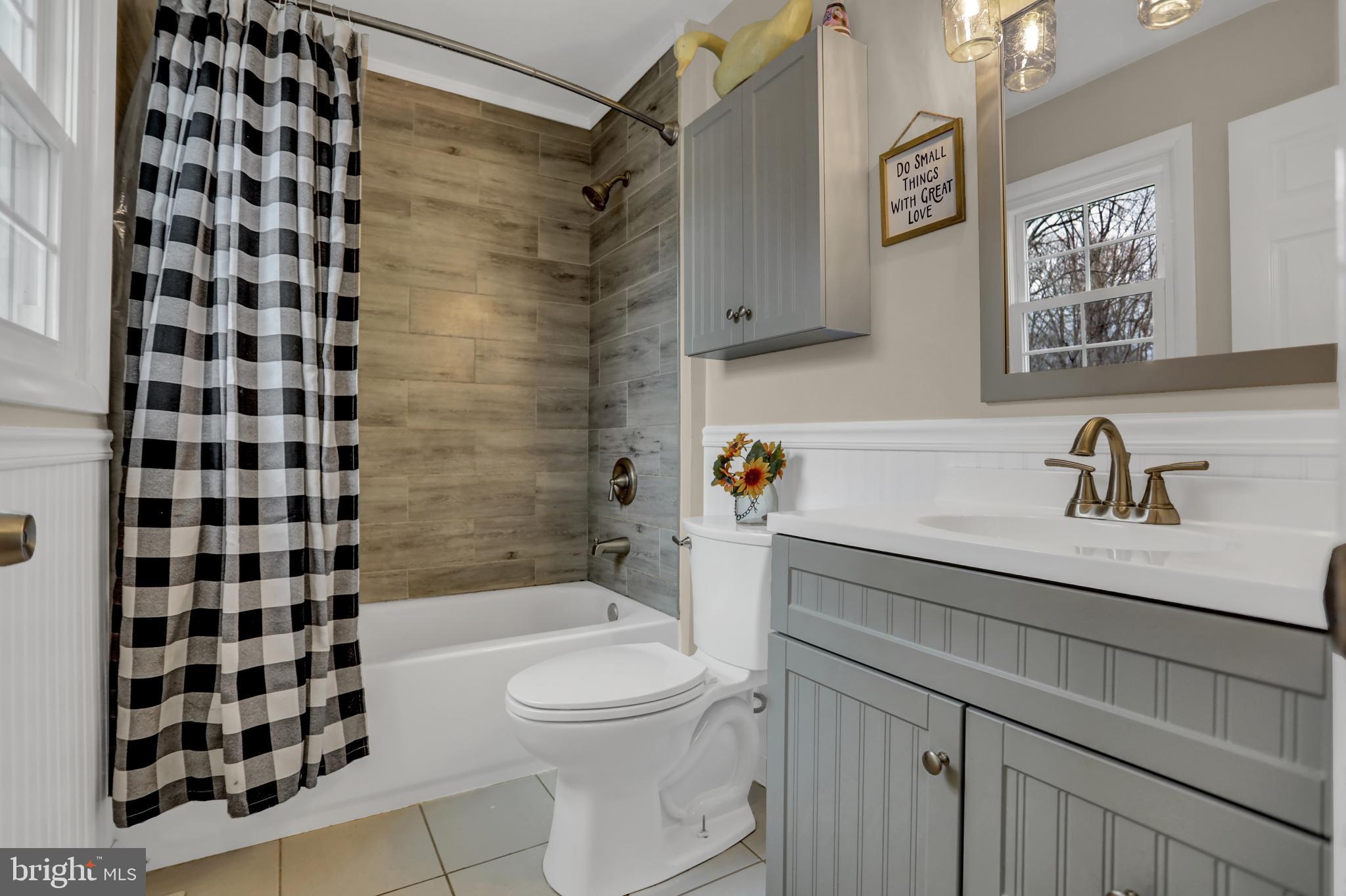 3305 Dublin Manor Road Street, MD 21154 - Photo 34 of 43 Hall bath