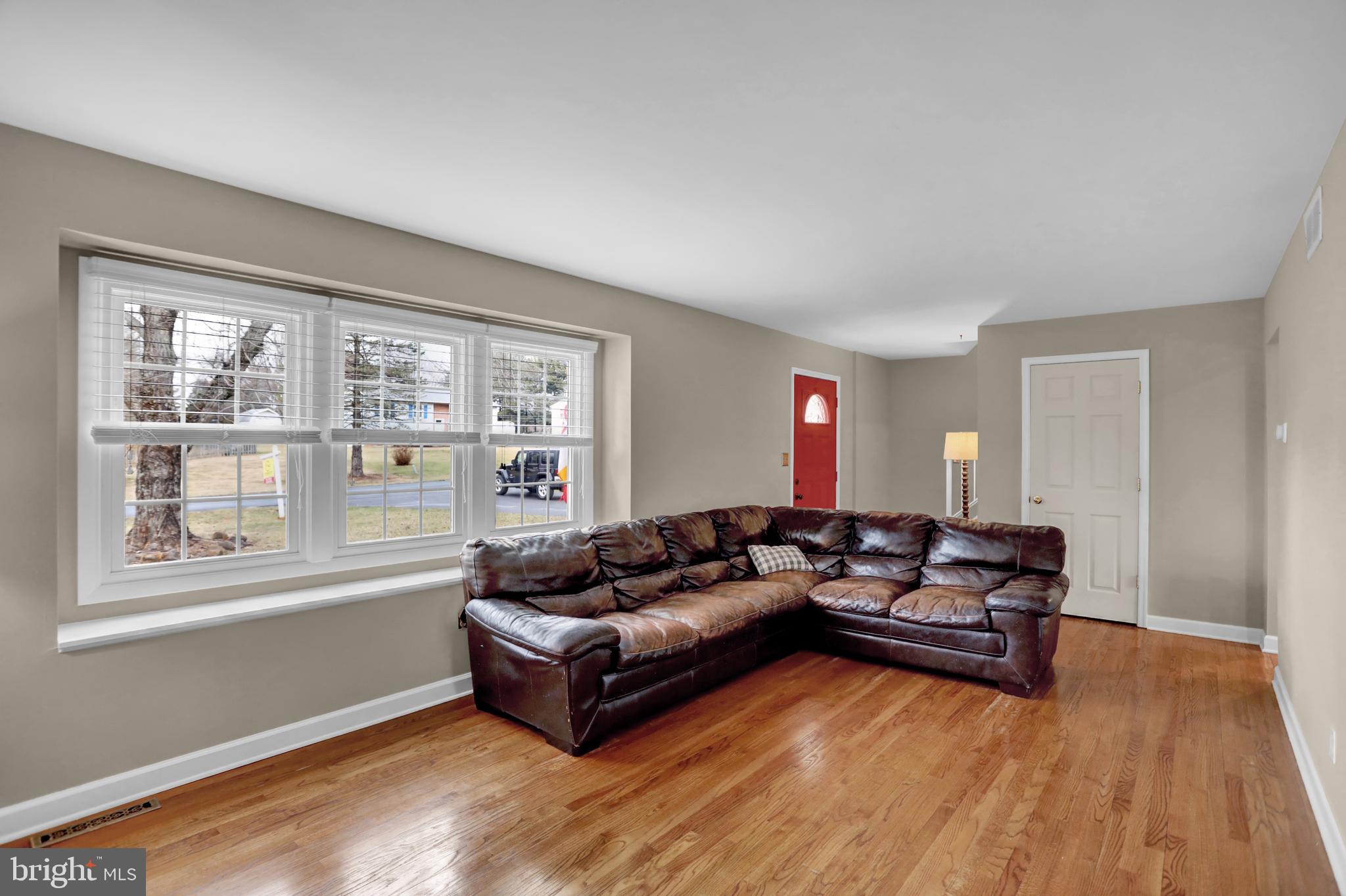 3305 Dublin Manor Road Street, MD 21154 - Photo 8 of 43 Living room