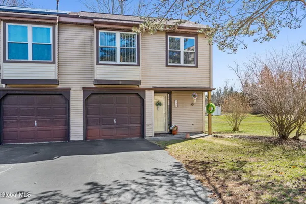 $249,900 | 19 Kensington Square, Cohoes, NY 12047