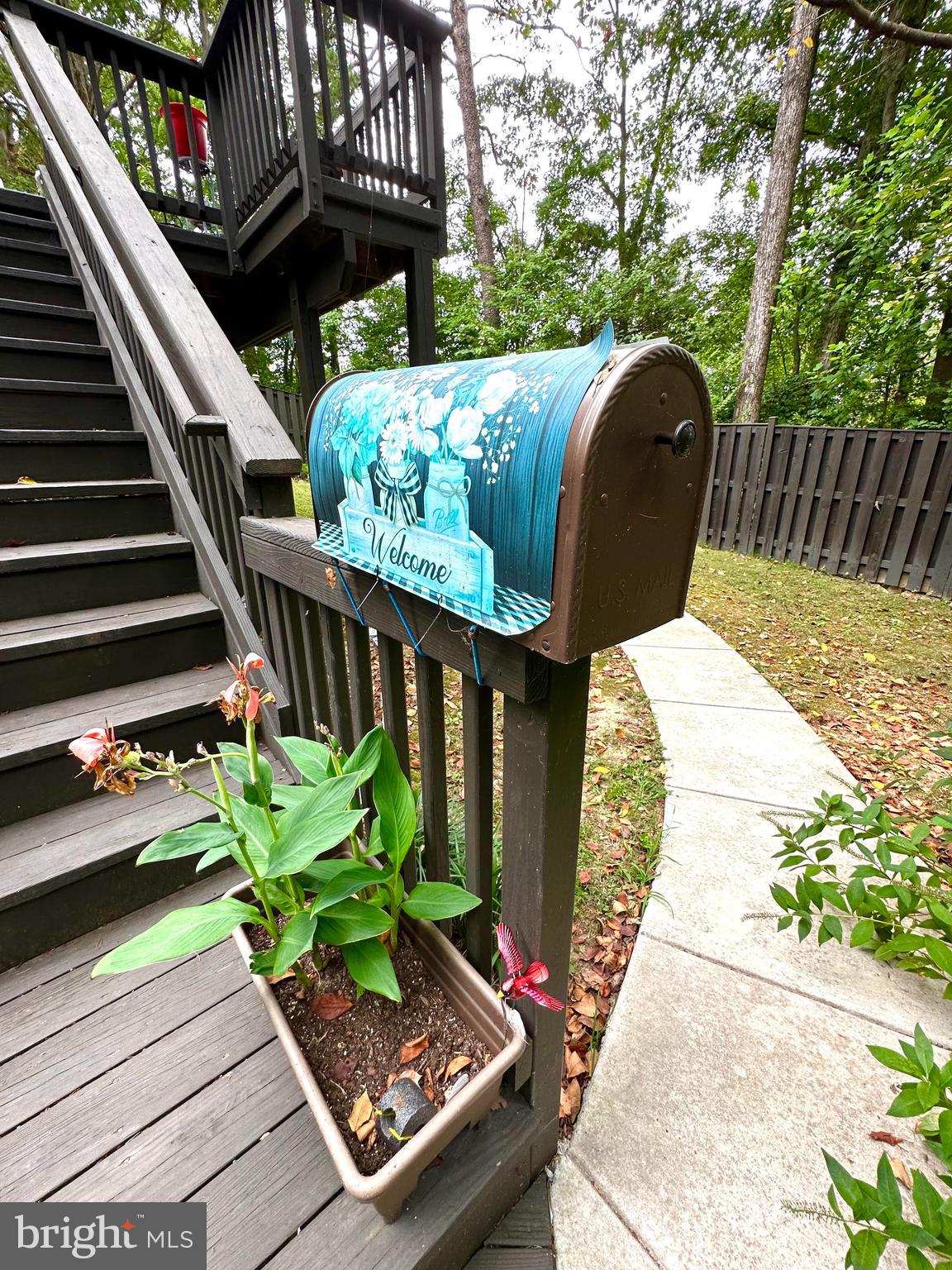 8301 Windfall Road Springfield, VA 22153 - Photo 21 of 27 a view of a bench in patio