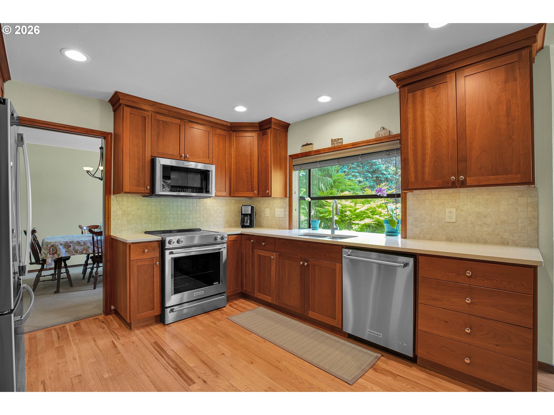 6401 Southwest Dolph Drive Portland, OR 97219 - Photo 20 of 48 Kitchen