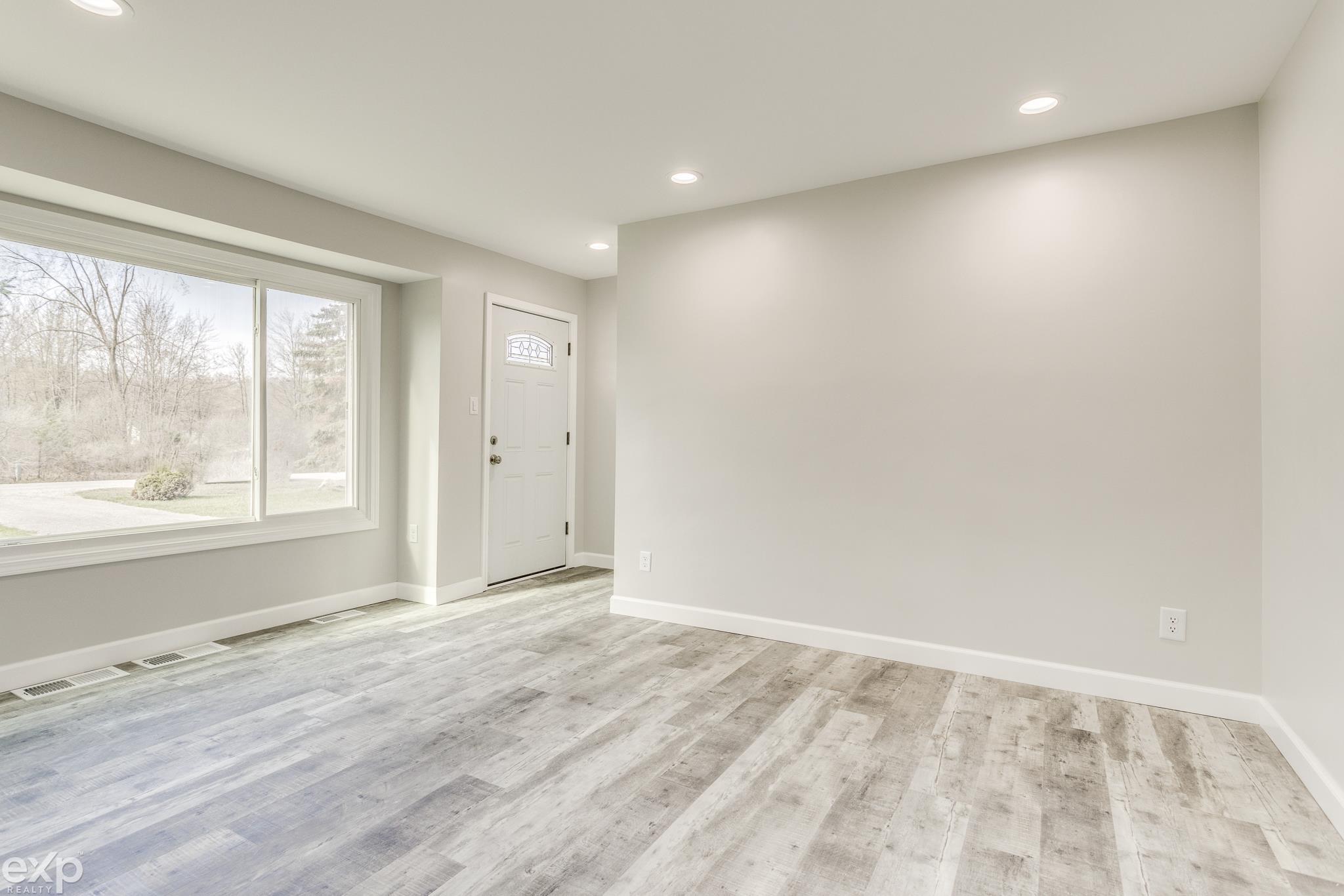 11152 Dunn Road Memphis, MI 48041 - Photo 13 of 53 50106125-12.JPG