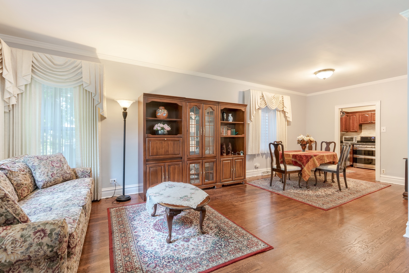5474 South Ridgewood Court Chicago, IL 60615 - Photo 4 of 14 a living room with furniture and a table
