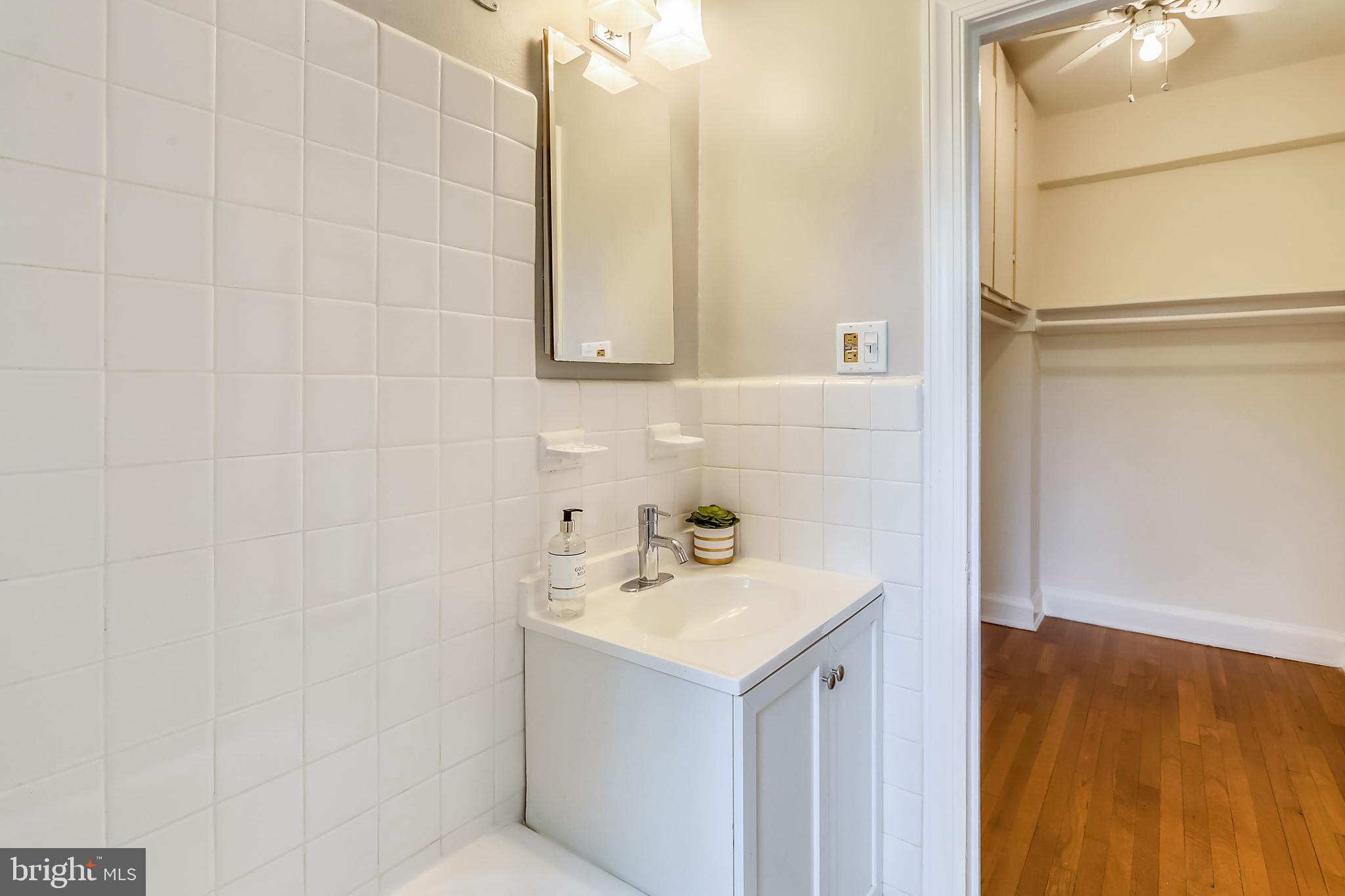 2032 Belmont Road Northwest, Unit 414 Washington, DC 20009 - Photo 19 of 31 Full bath