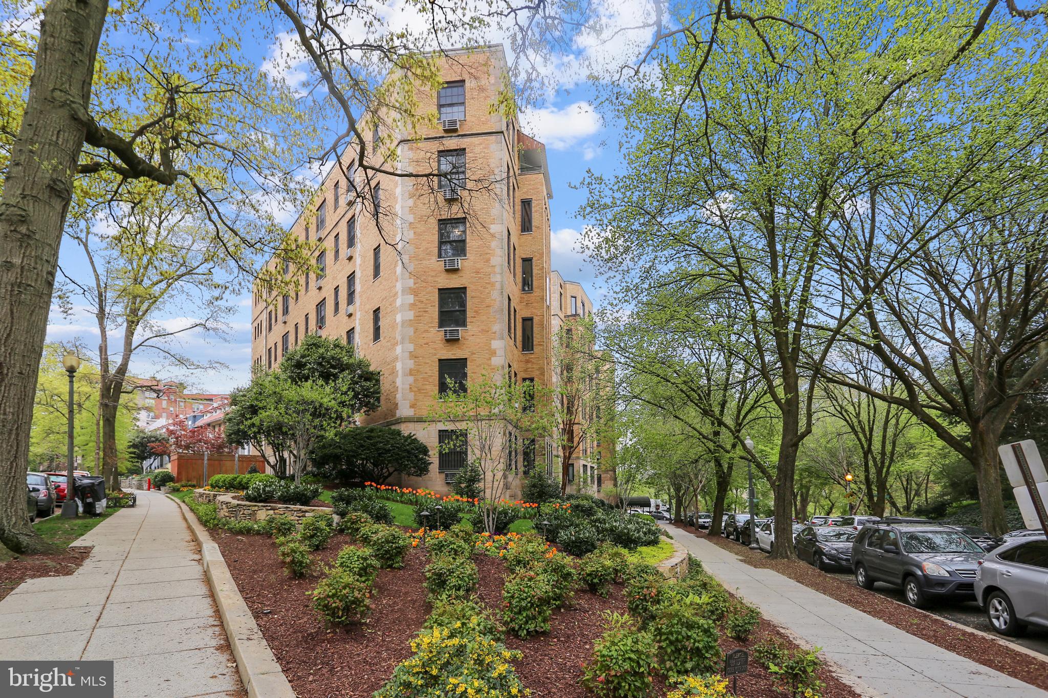 2032 Belmont Road Northwest, Unit 414 Washington, DC 20009 - Photo 3 of 31 Wonderful Kalorama location.