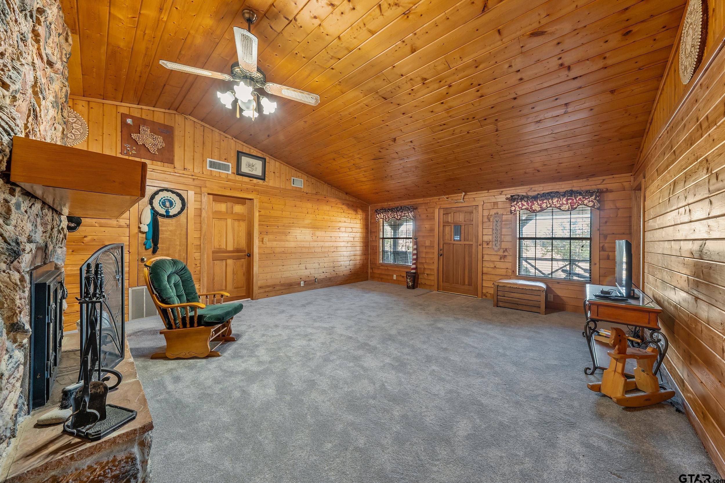 325 Laurel Lane Holly Lake Ranch, TX 75765 - Photo 4 of 34 a view of a room with gym equipment
