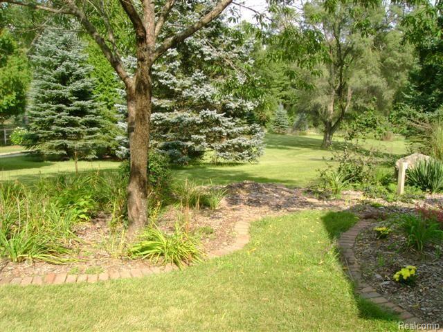 7374 Bentley Lake Road Pinckney, MI 48169 - Photo 17 of 24 Grounds