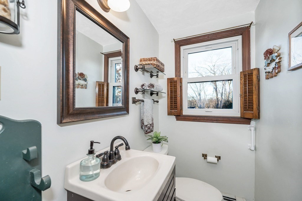 6 Oakland Road Reading, MA 01867 - Photo 11 of 34 Gallery Image 11